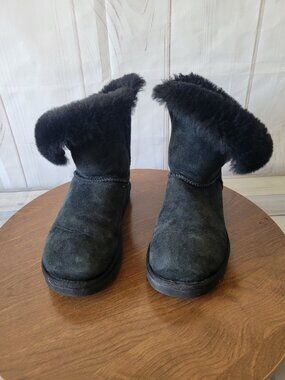 UGG Black Bailey Button II Suede Leather Short Winter Boots, Women’s 7 Cozy Warm